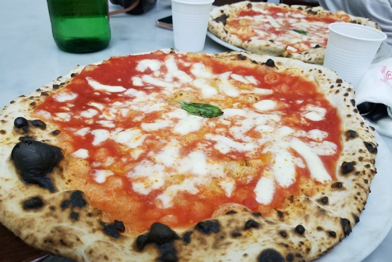 Pizza napoletana Pizza napoletana