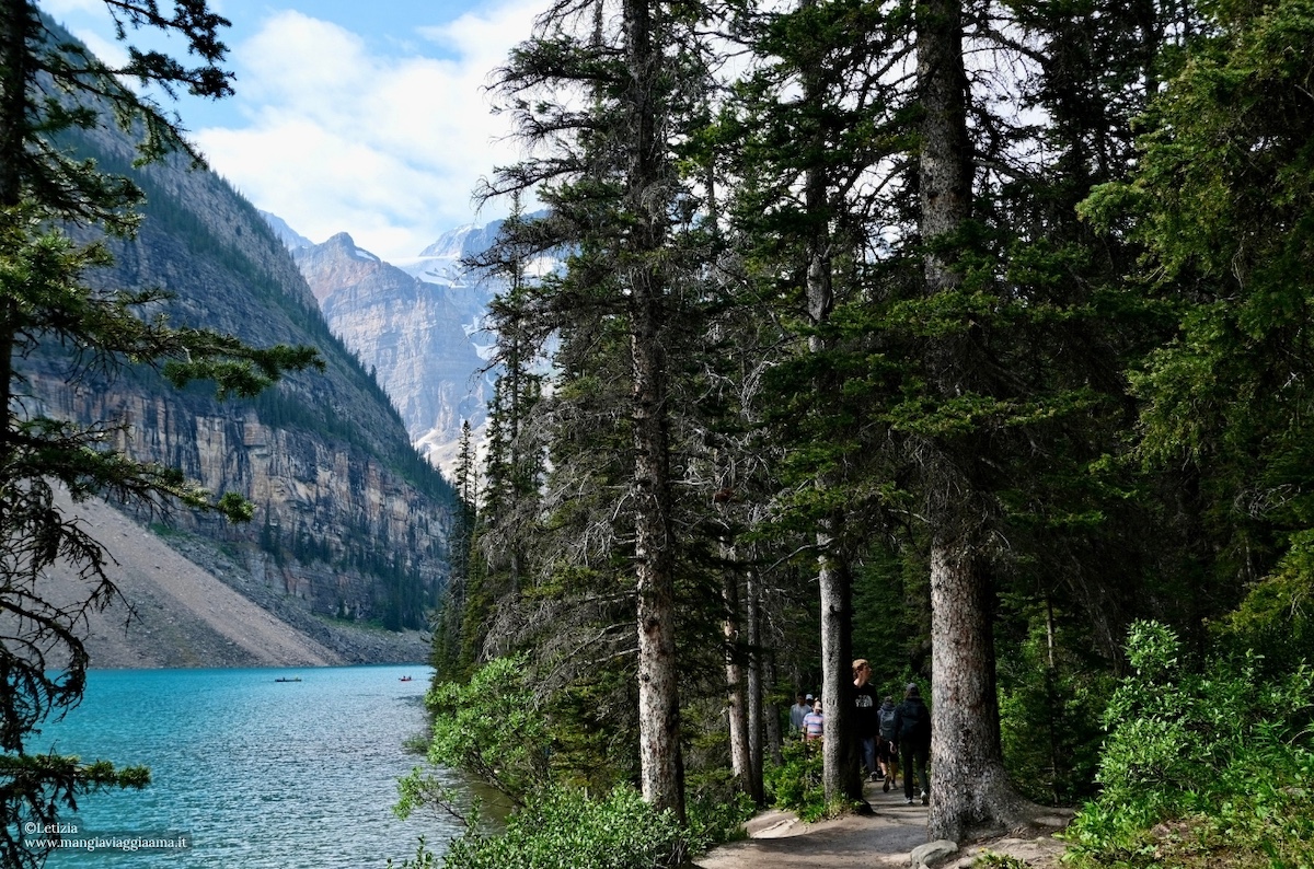 Trekking a Moraine Lake, Canada